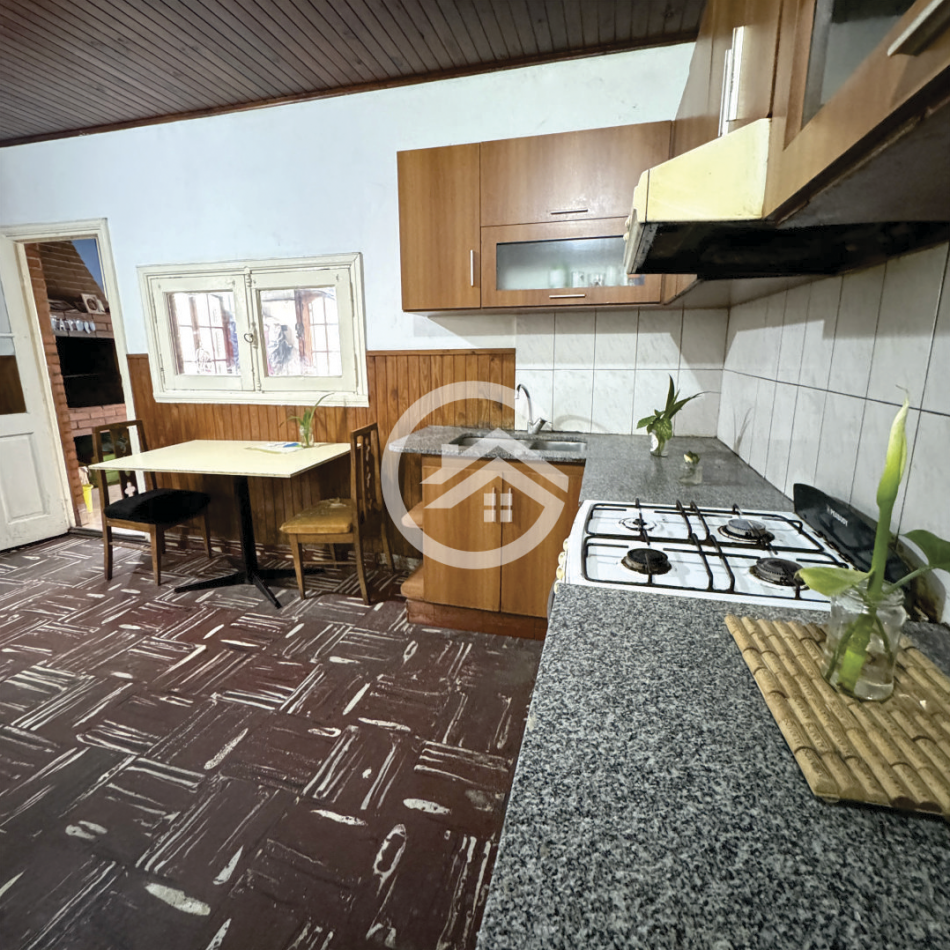 Oportunidad! Casa 5 ambientes con parque apta credito! 