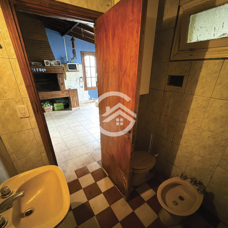Oportunidad! Casa 5 ambientes con parque apta credito! 
