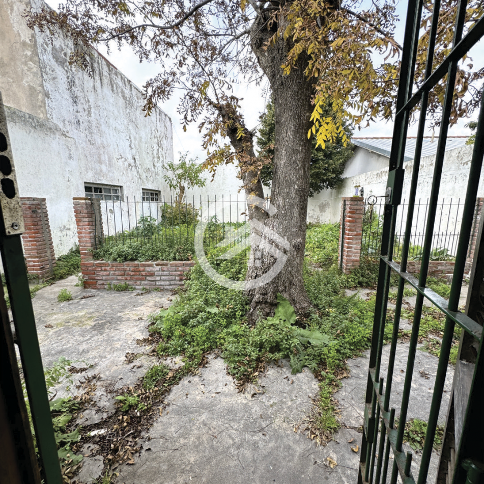 Oportunidad! Casa 5 ambientes con parque apta credito! 