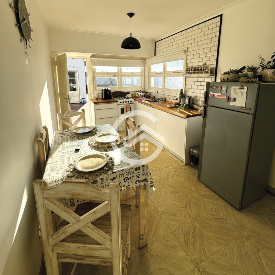 Chalet 4 ambientes en planta alta con garaje, quincho y gran terraza! 