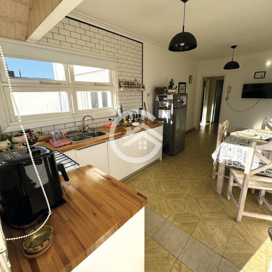 Chalet 4 ambientes en planta alta con garaje, quincho y gran terraza! 