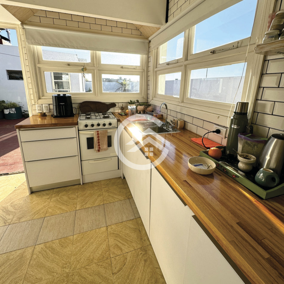 Chalet 4 ambientes en planta alta con garaje, quincho y gran terraza! 