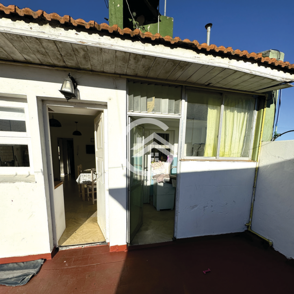 Chalet 4 ambientes en planta alta con garaje, quincho y gran terraza! 
