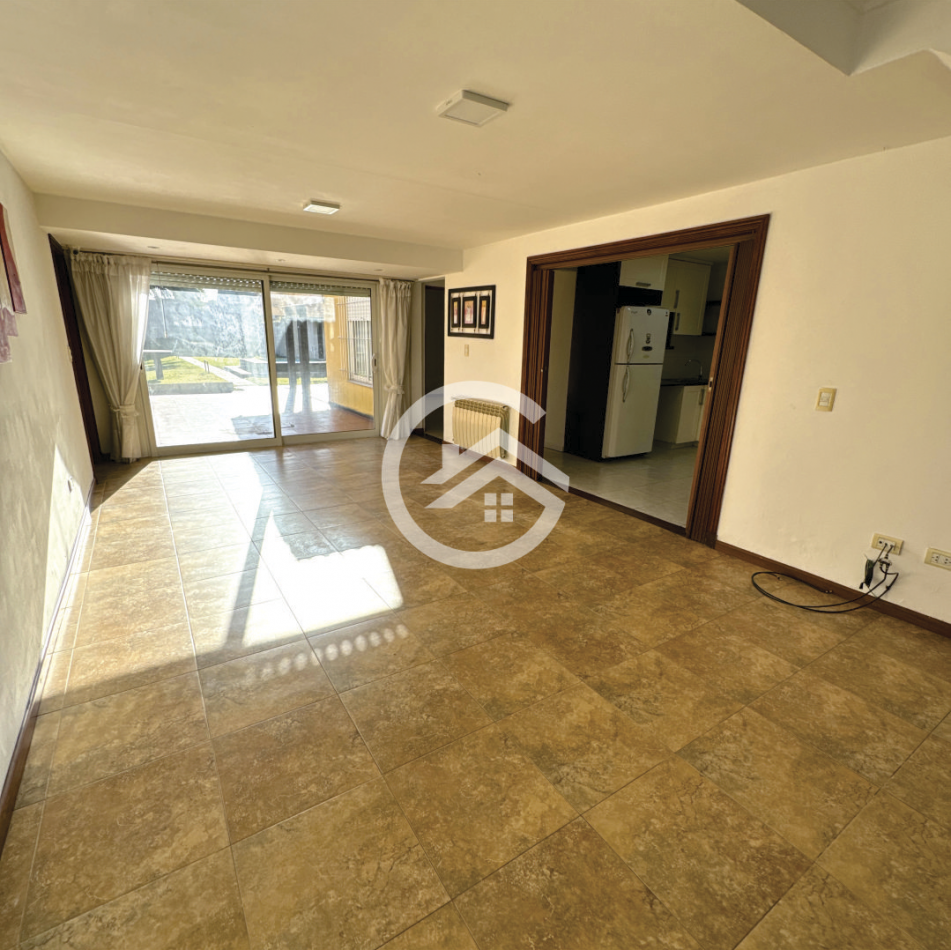 Chalet 5 ambientes con gran parque 