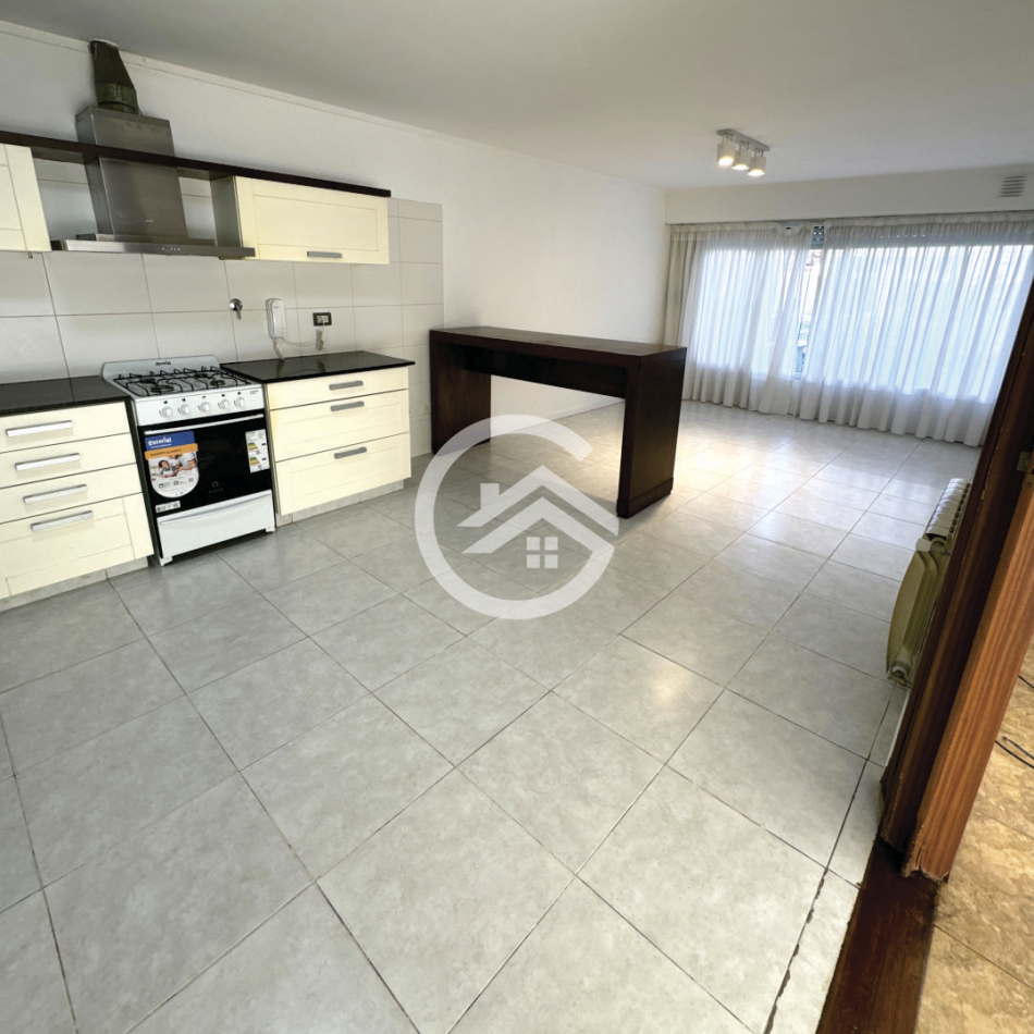 Chalet 5 ambientes con gran parque 