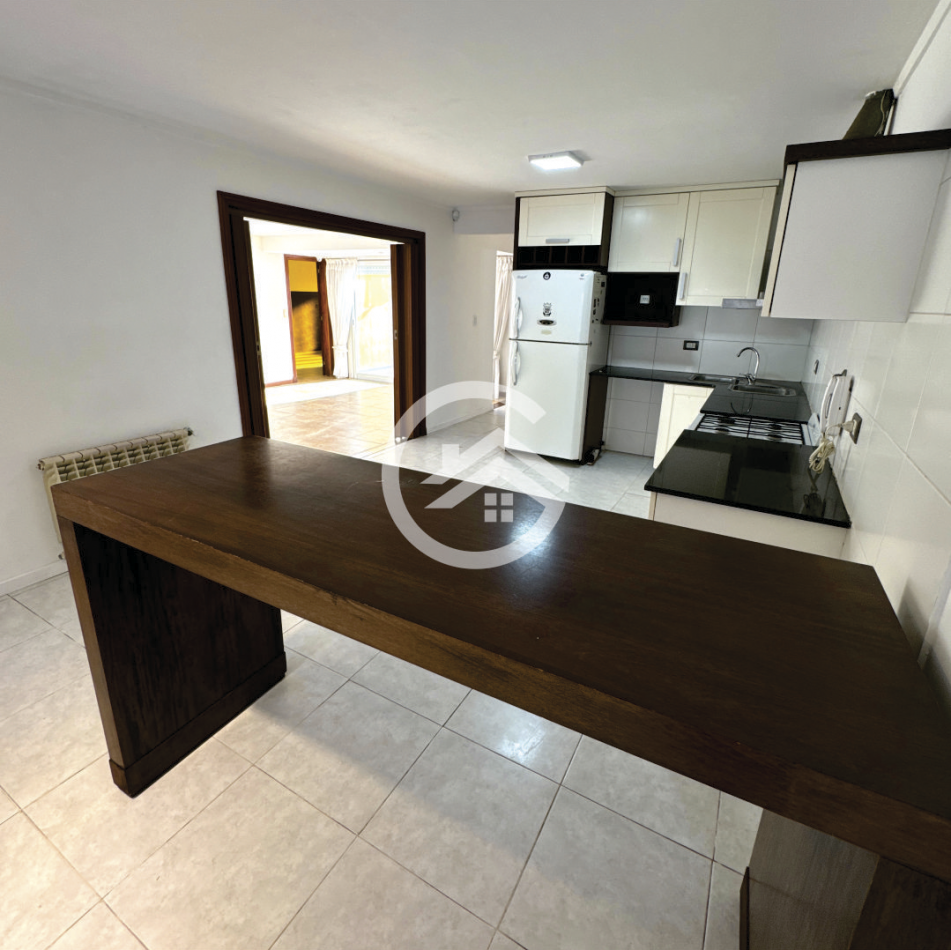 Chalet 5 ambientes con gran parque 