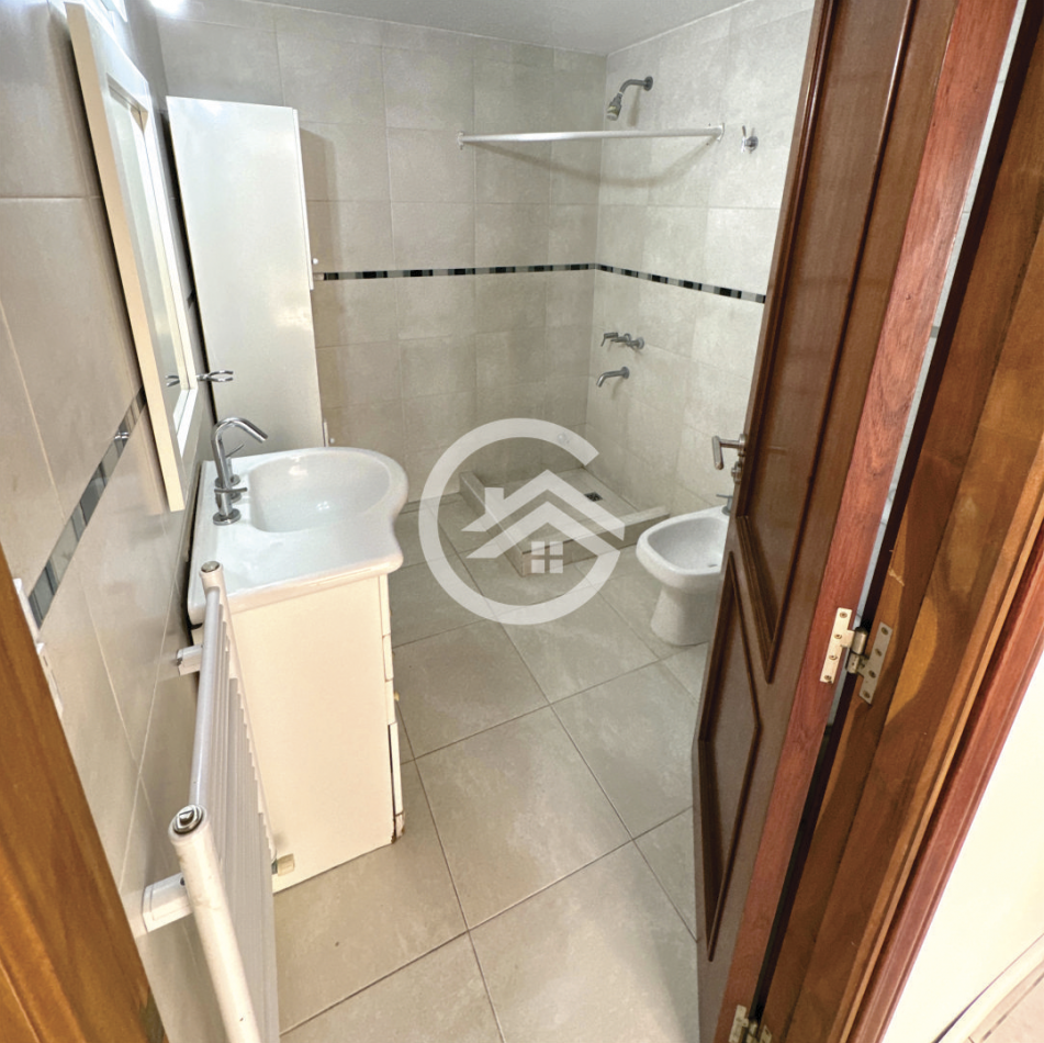 Chalet 5 ambientes con gran parque 