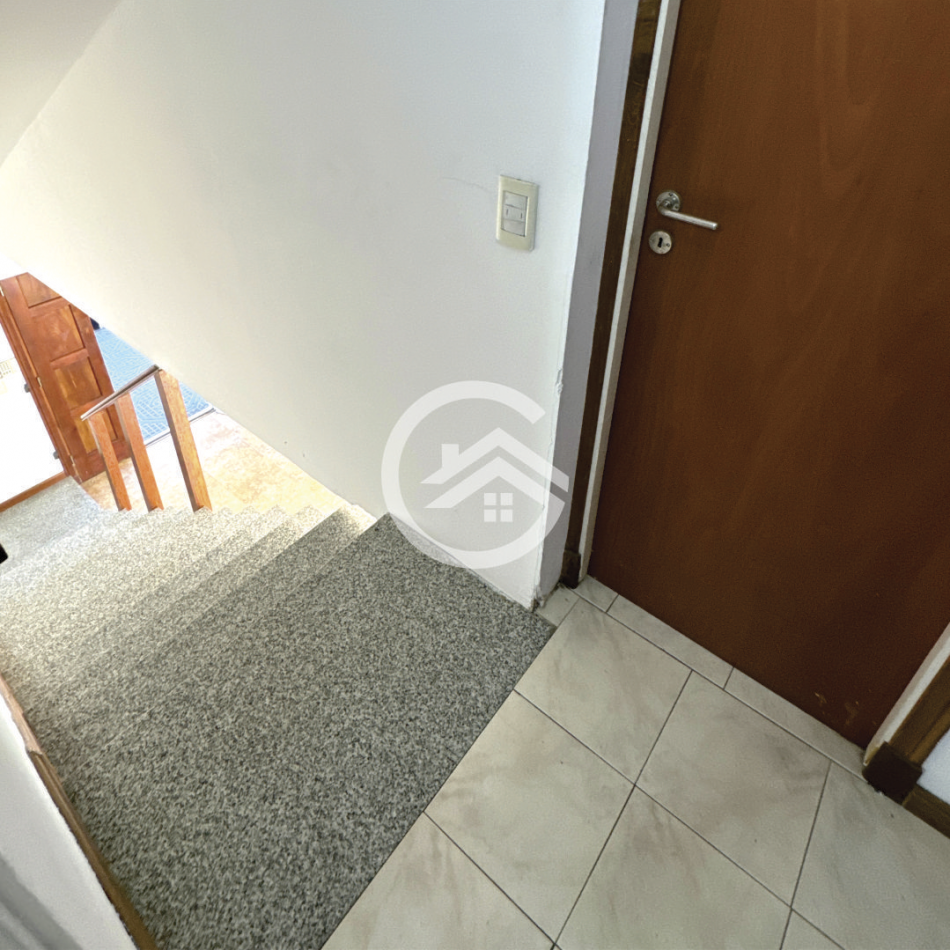 Chalet 5 ambientes con gran parque 