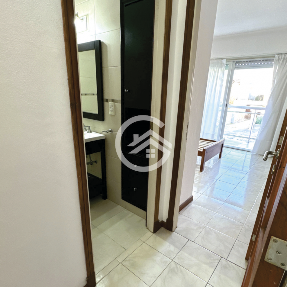 Chalet 5 ambientes con gran parque 