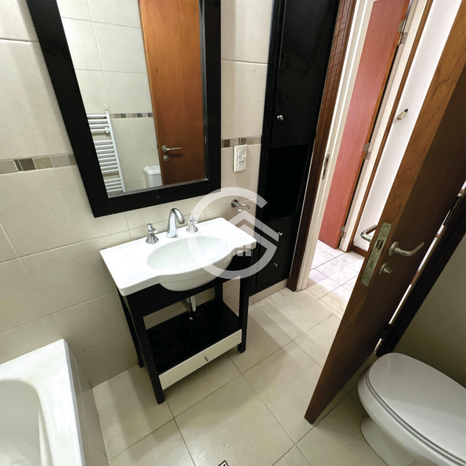 Chalet 5 ambientes con gran parque 