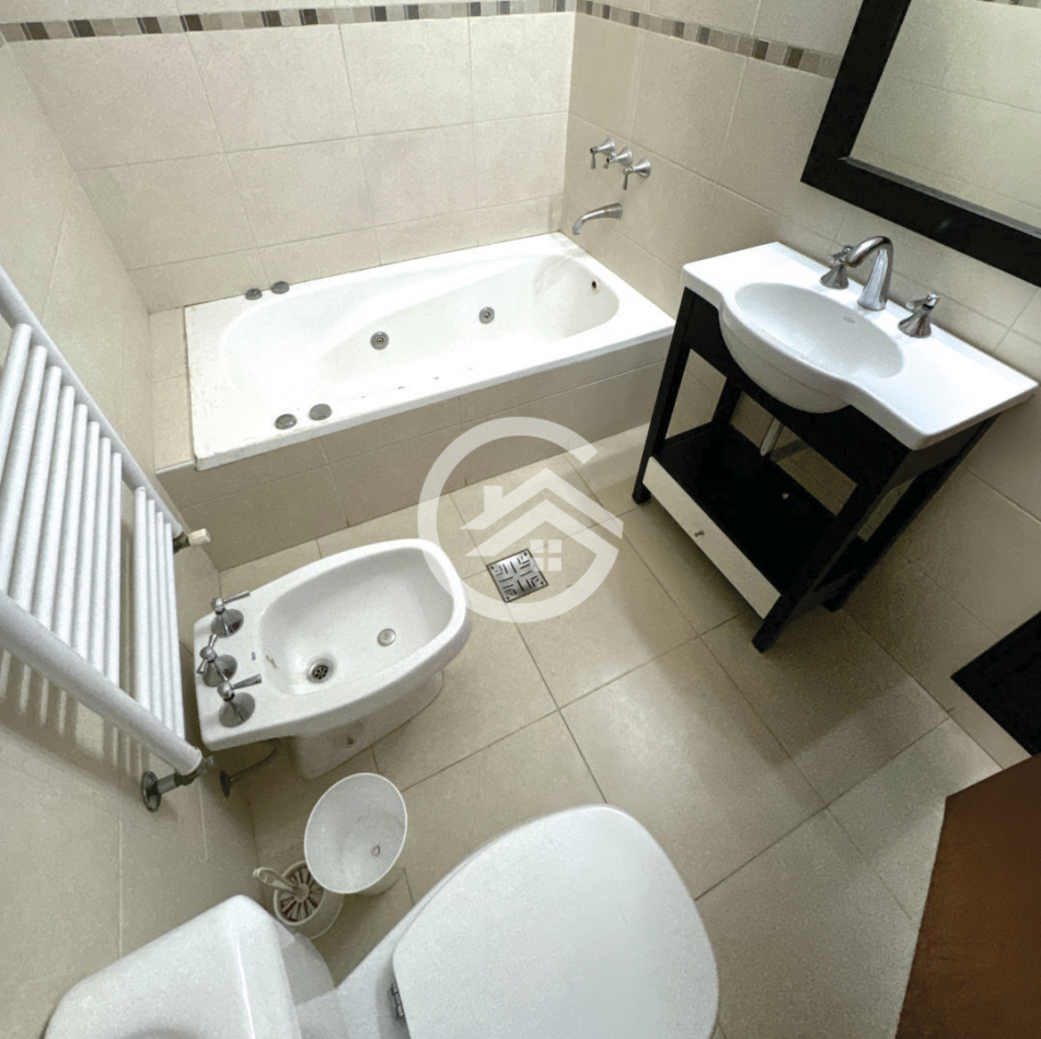 Chalet 5 ambientes con gran parque 