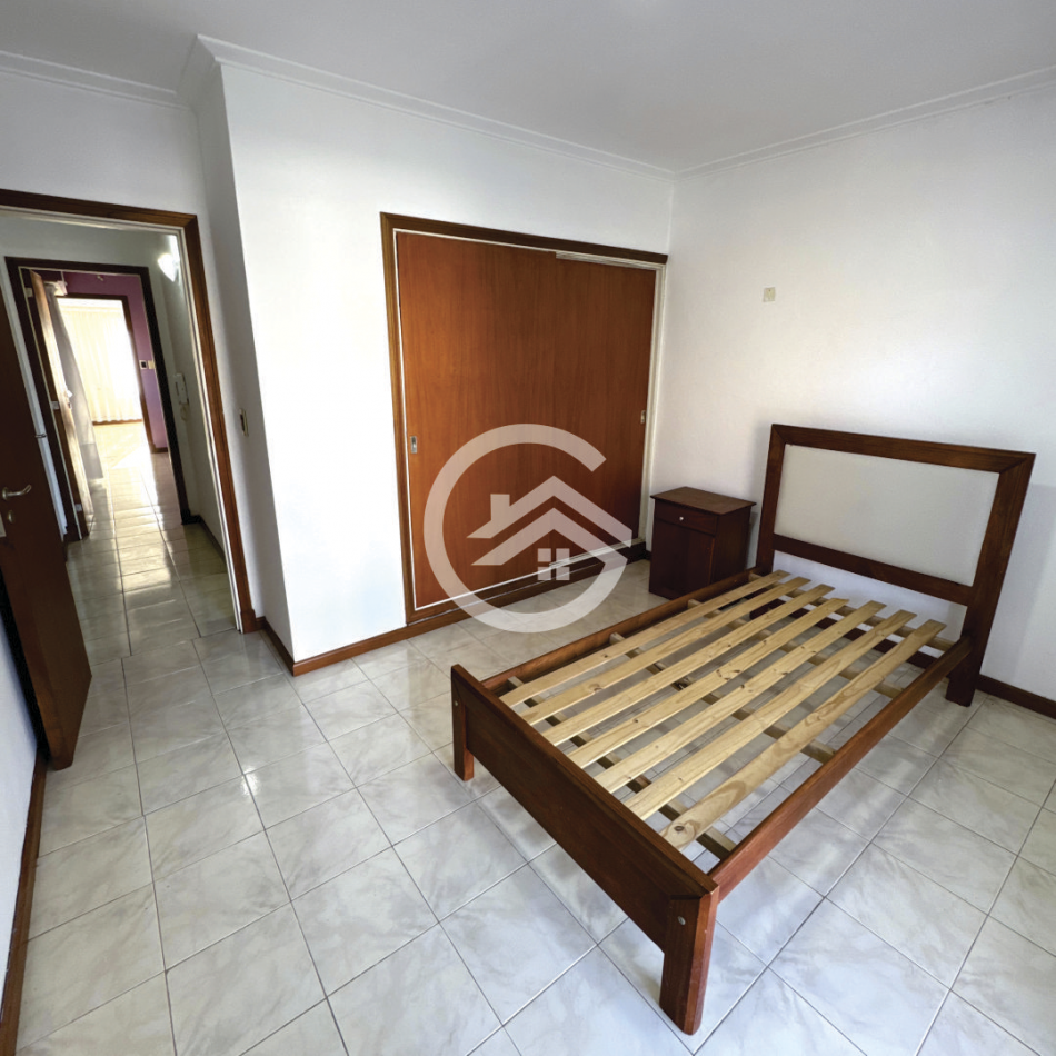 Chalet 5 ambientes con gran parque 
