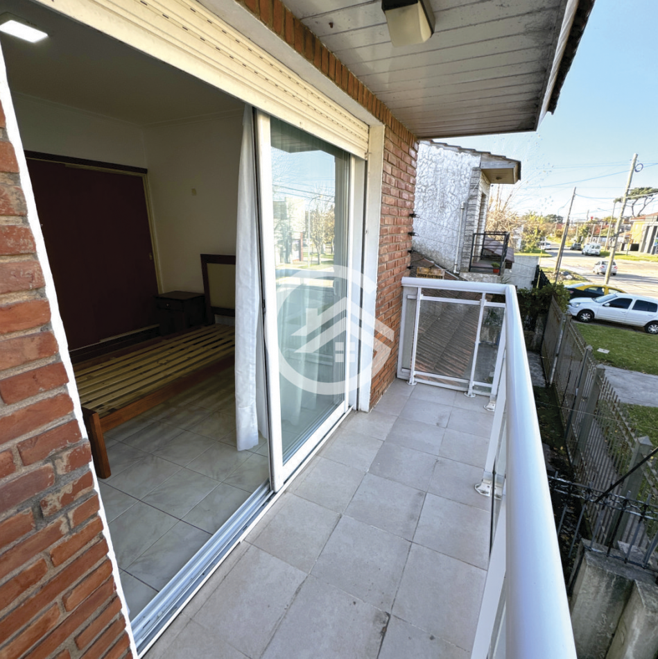 Chalet 5 ambientes con gran parque 