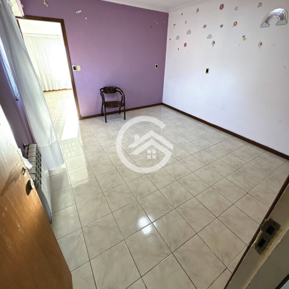 Chalet 5 ambientes con gran parque 