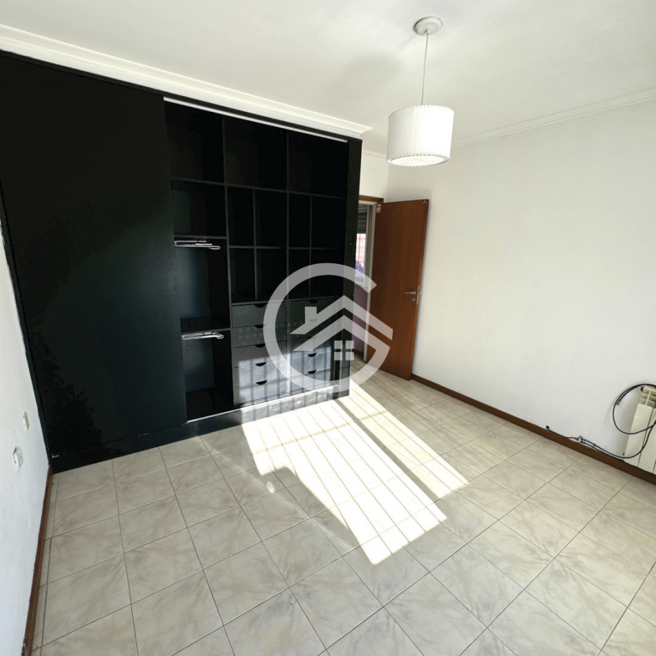 Chalet 5 ambientes con gran parque 