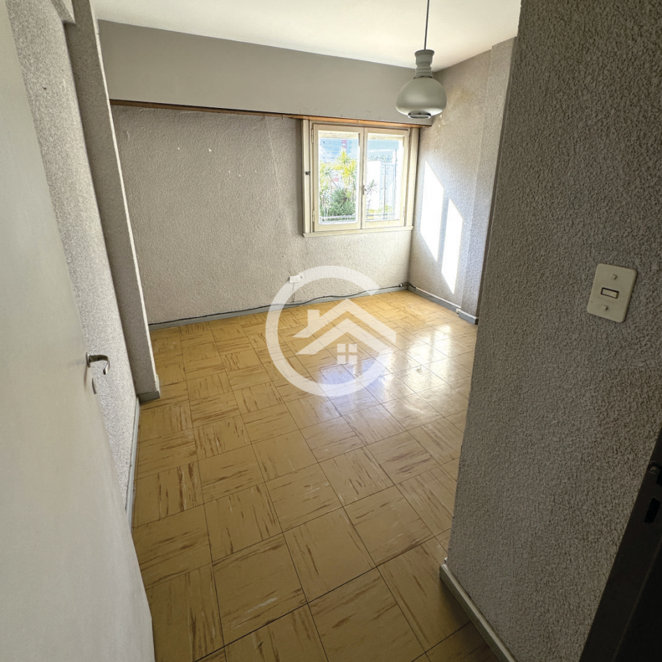 DEPARTAMENTO 4 AMBIENTES CON COCHERA 