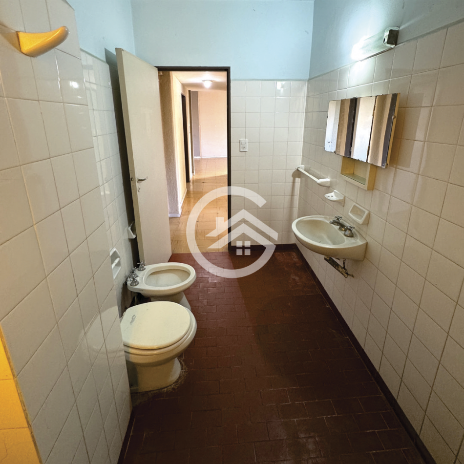 DEPARTAMENTO 4 AMBIENTES CON COCHERA 