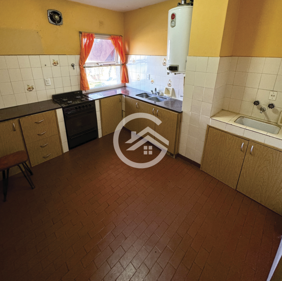 DEPARTAMENTO 4 AMBIENTES CON COCHERA 