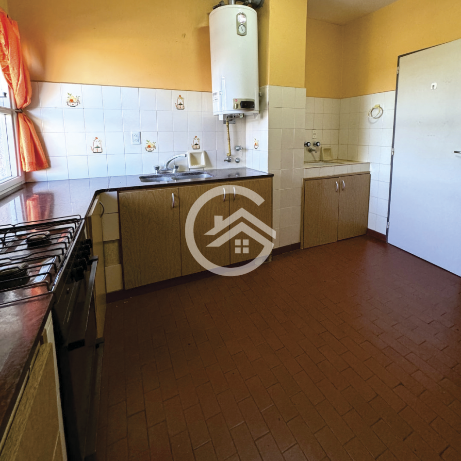 DEPARTAMENTO 4 AMBIENTES CON COCHERA 