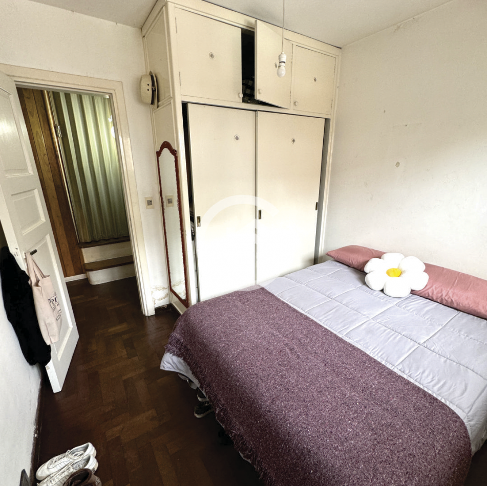 Chalet 5 amb. con patio y garaje + depto 3 amb. independiente.