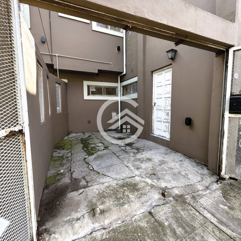 PH dos ambientes con patio, cochera y sin expensas