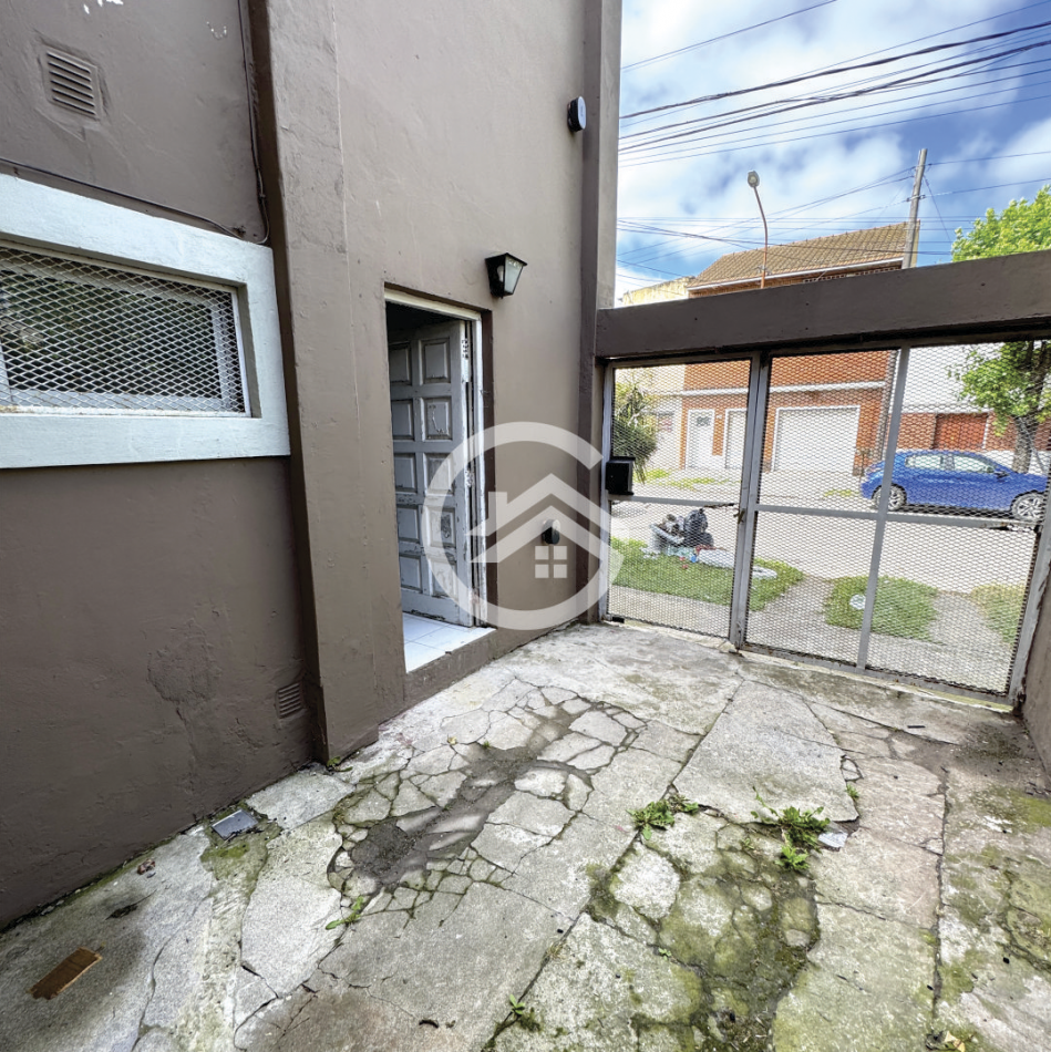 PH dos ambientes con patio, cochera y sin expensas