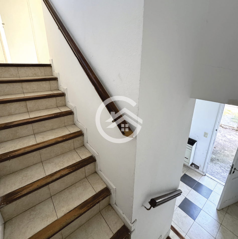 PH 3 AMBIENTES SIN EXPENSAS Y CON ENTRADA PARA VEHICULO