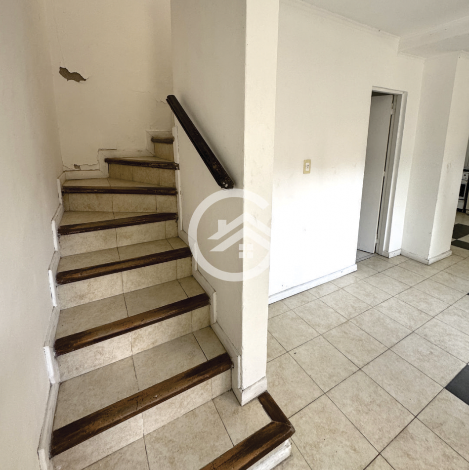 PH 3 AMBIENTES SIN EXPENSAS Y CON ENTRADA PARA VEHICULO