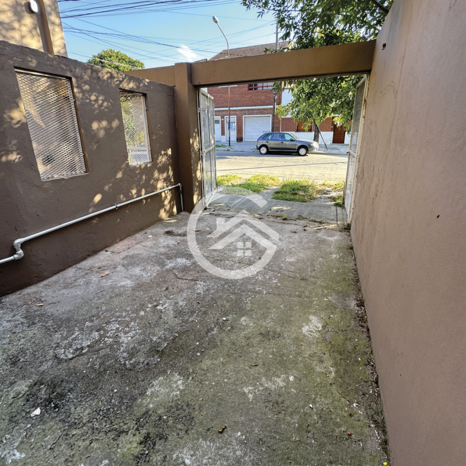 PH 3 AMBIENTES SIN EXPENSAS Y CON ENTRADA PARA VEHICULO