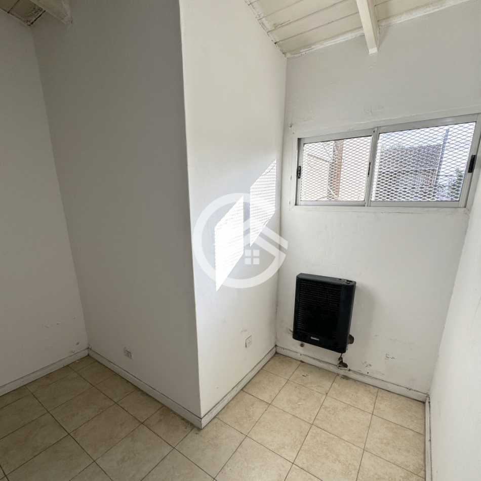 PH 3 AMBIENTES SIN EXPENSAS Y CON ENTRADA PARA VEHICULO