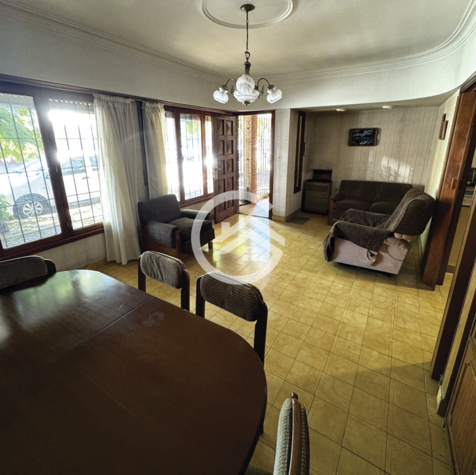 Casa 3 Ambientes con cochera y quincho. 
