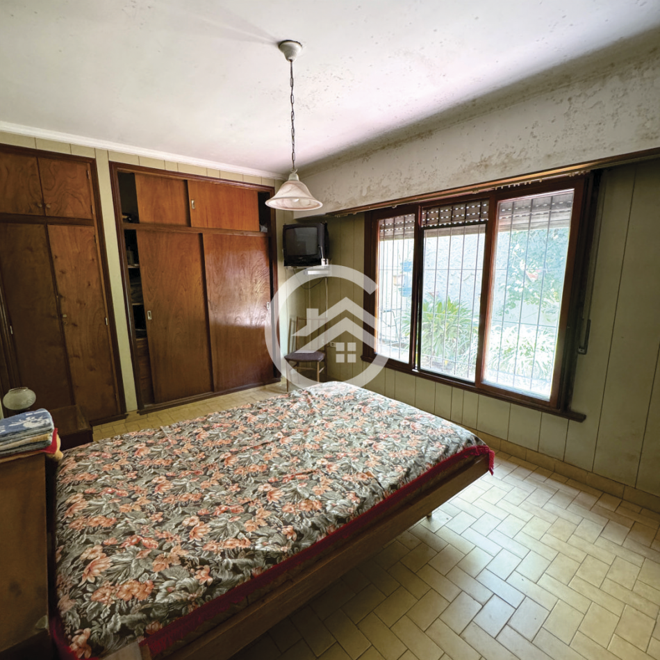 Casa 3 Ambientes con cochera y quincho. 