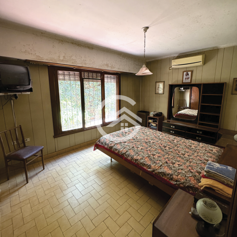 Casa 3 Ambientes con cochera y quincho. 