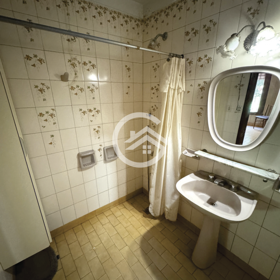 Casa 3 Ambientes con cochera y quincho. 