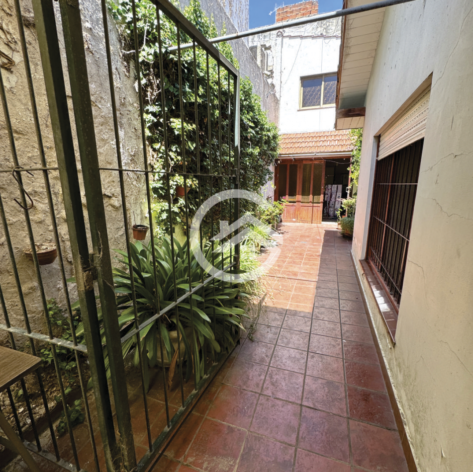 Casa 3 Ambientes con cochera y quincho. 