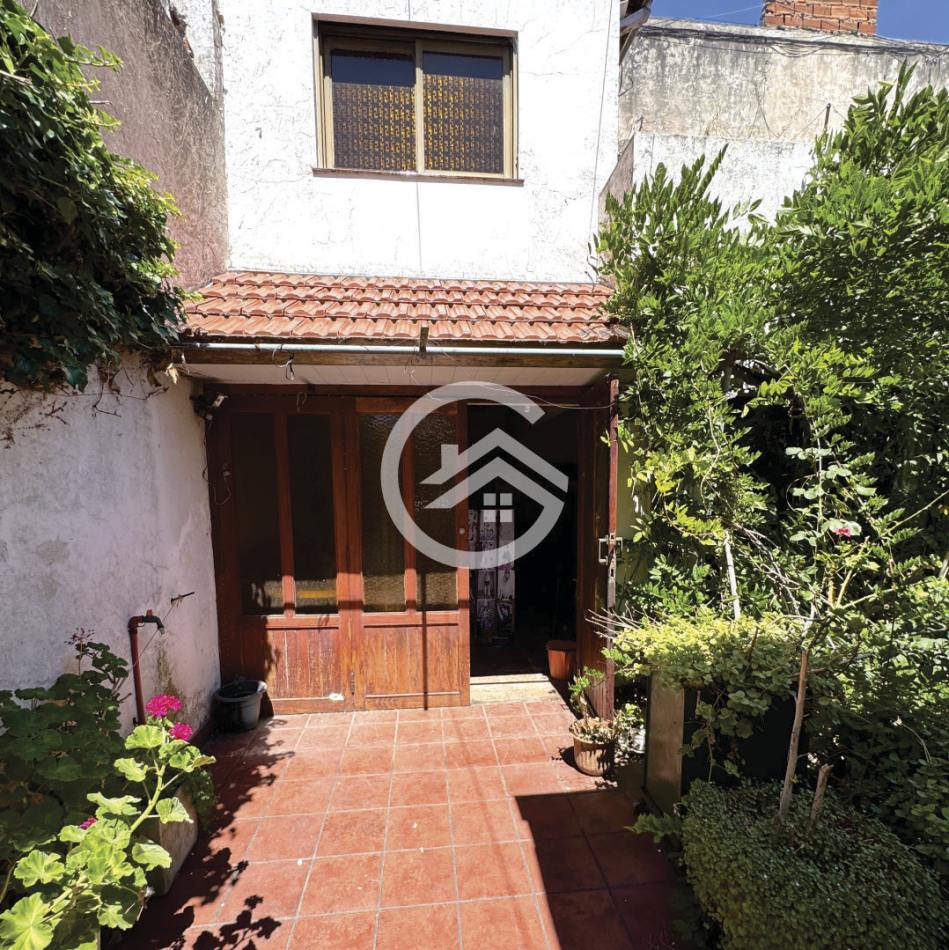 Casa 3 Ambientes con cochera y quincho. 