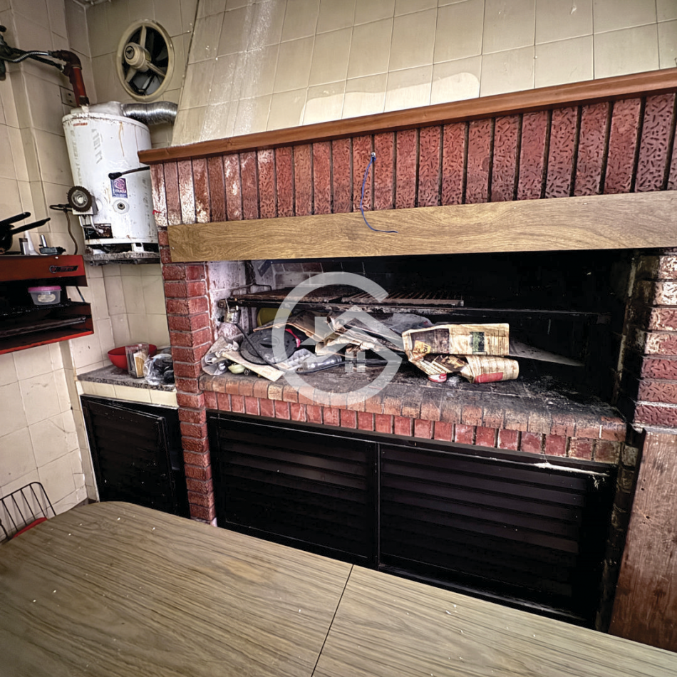 Casa 3 Ambientes con cochera y quincho. 